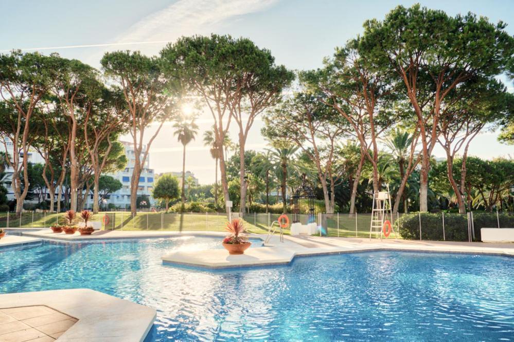 Playas Del Duque, Puerto Banus, Golf .Playa Y Compras Lägenhet Marbella Exteriör bild
