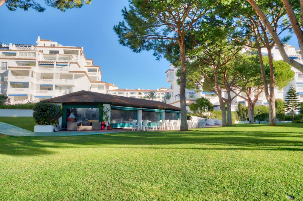 Playas Del Duque, Puerto Banus, Golf .Playa Y Compras Lägenhet Marbella Exteriör bild