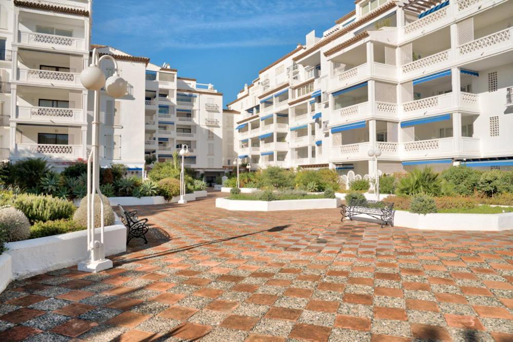 Playas Del Duque, Puerto Banus, Golf .Playa Y Compras Lägenhet Marbella Exteriör bild