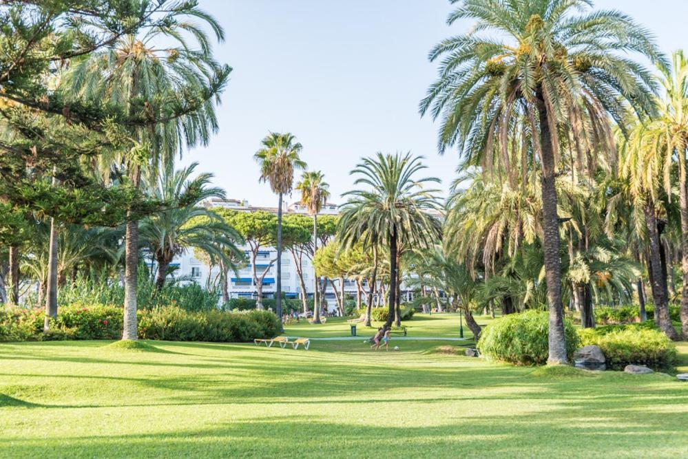 Playas Del Duque, Puerto Banus, Golf .Playa Y Compras Lägenhet Marbella Exteriör bild