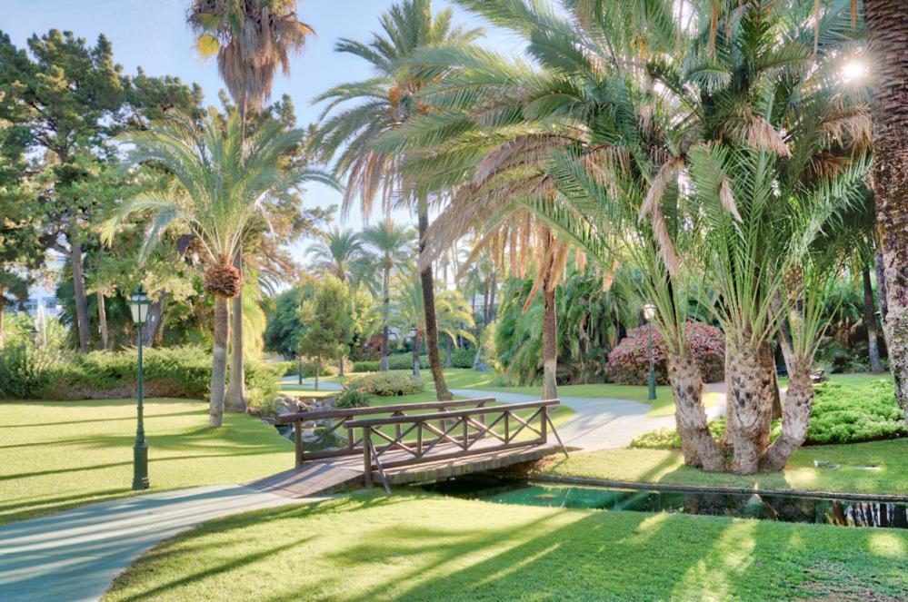Playas Del Duque, Puerto Banus, Golf .Playa Y Compras Lägenhet Marbella Exteriör bild