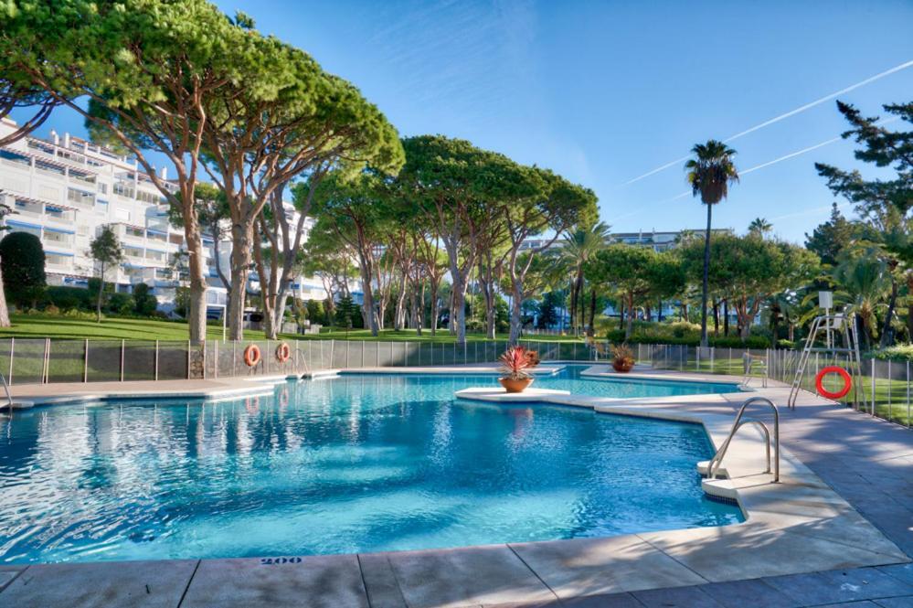 Playas Del Duque, Puerto Banus, Golf .Playa Y Compras Lägenhet Marbella Exteriör bild