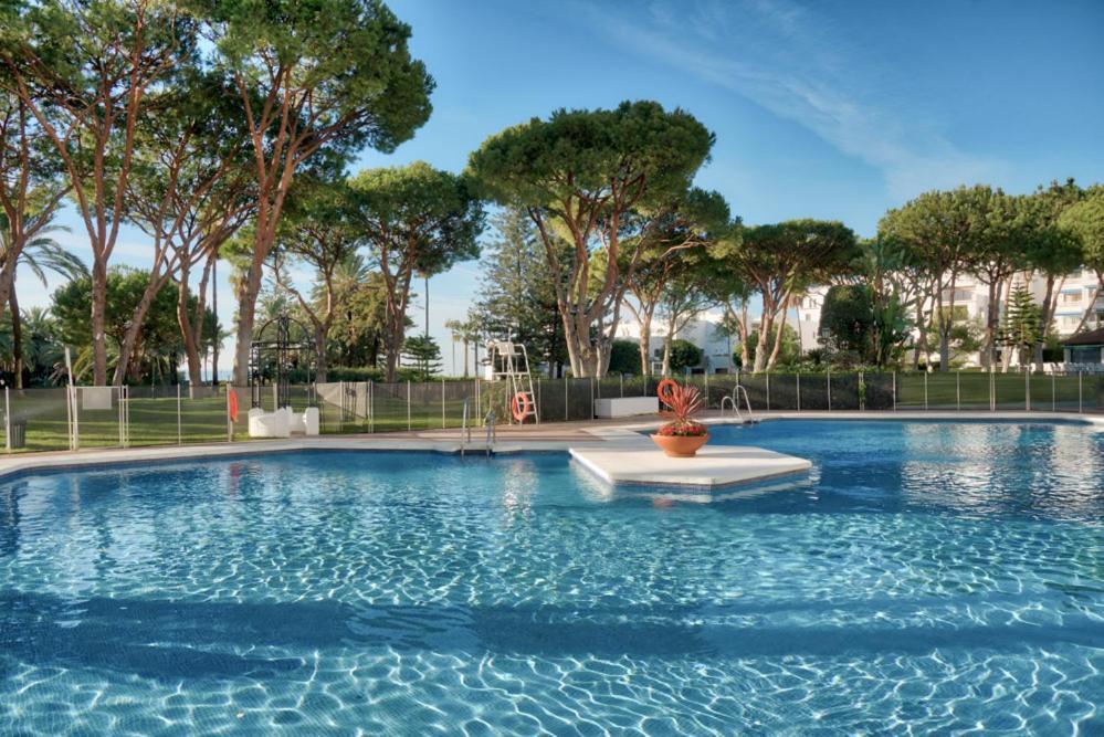 Playas Del Duque, Puerto Banus, Golf .Playa Y Compras Lägenhet Marbella Exteriör bild
